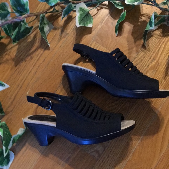 Easy Street / Comfort Wave Black Heels - Picture 4 of 8